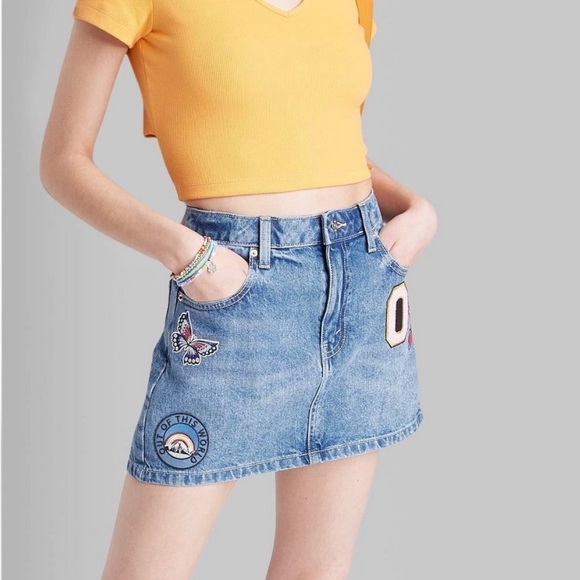 Wild Fable’s Women's Low-Rise Denim Mini Skirt - Medium Wash
Patches Size: 18 - Picture 3 of 11